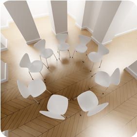 White circle of chairs Beratung & Coaching